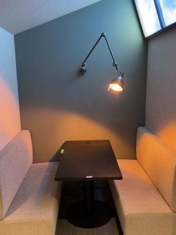 1548329-9 Bord med integrerat eluttag och vägglampa - Örsjö
