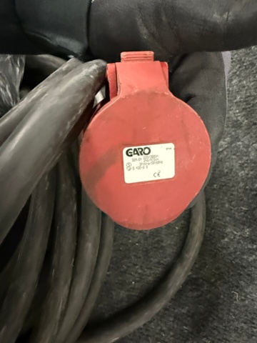 1352358-2 2 st 3-faskablar