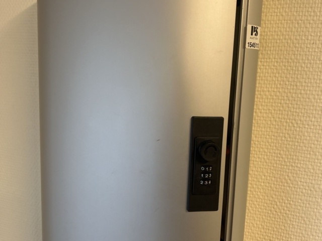 1545112-1 Nyckelskåp med kodlås