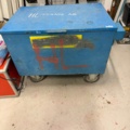 1352359-1 Stor verktygslåda på hjul