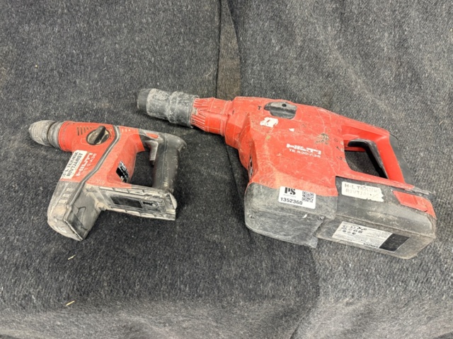 1352360-1 2 st Hiltimaskiner varav ena saknar batteri. Laddare saknas