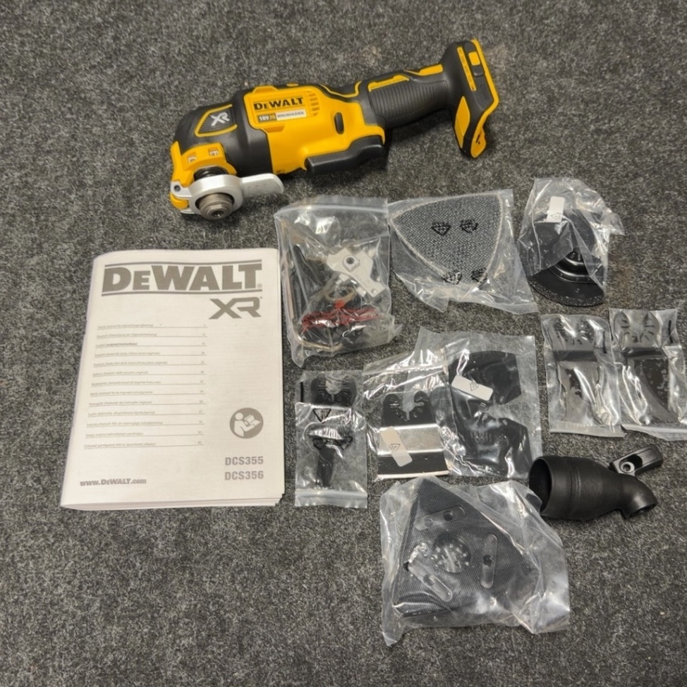 1604594-2 Multiverktyg med tillbehör - DeWalt DCS355