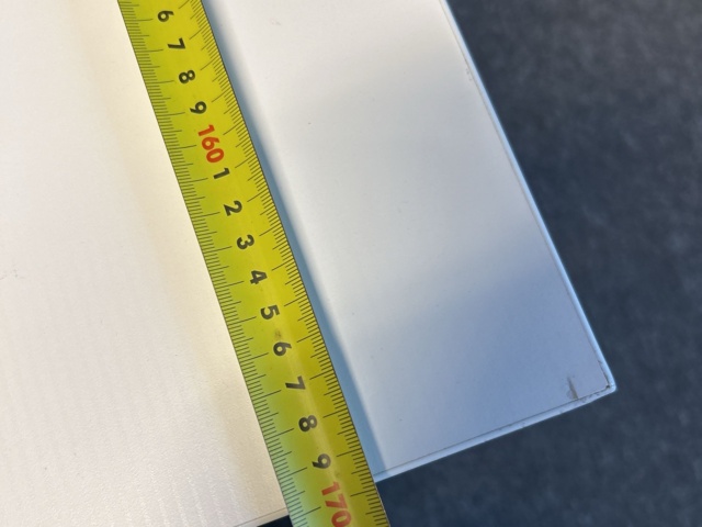 1545116-9 Konferensinredning - Bord, stolar, whiteboard, m.m.
