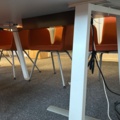 1545116-12 Konferensinredning - Bord, stolar, whiteboard, m.m.