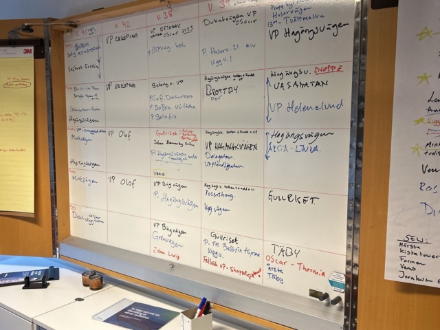 1545116-19 Konferensinredning - Bord, stolar, whiteboard, m.m.
