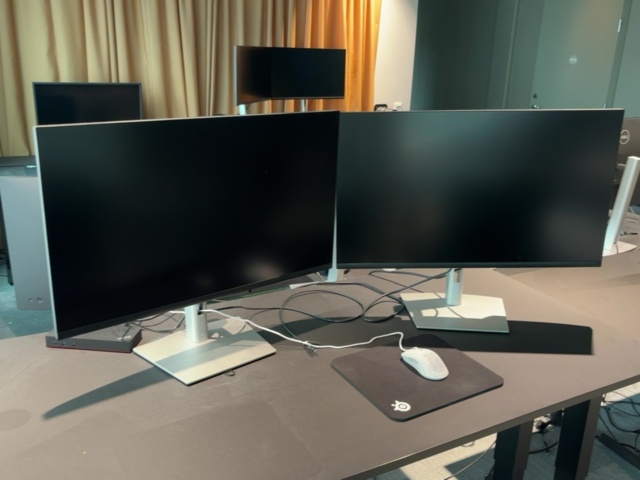 1548333-14 Kontorsmöblemang och elektronikenheter för fyra arbetsplatser - Dell / HÅG / Steelcase / Svenheim