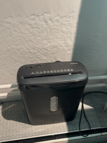 1548333-20 Kontorsmöblemang och elektronikenheter för fyra arbetsplatser - Dell / HÅG / Steelcase / Svenheim