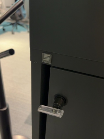 1548333-24 Kontorsmöblemang och elektronikenheter för fyra arbetsplatser - Dell / HÅG / Steelcase / Svenheim