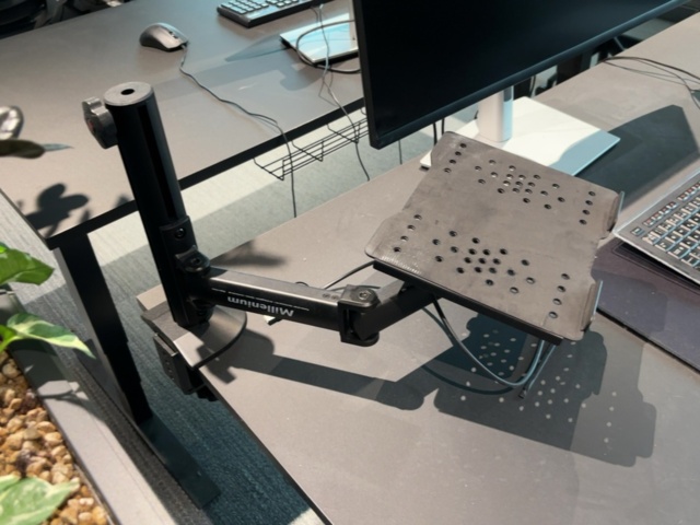 1548333-29 Kontorsmöblemang och elektronikenheter för fyra arbetsplatser - Dell / HÅG / Steelcase / Svenheim