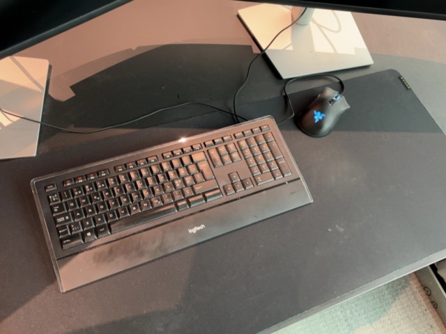 1548333-36 Kontorsmöblemang och elektronikenheter för fyra arbetsplatser - Dell / HÅG / Steelcase / Svenheim