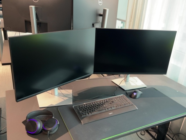1548333-37 Kontorsmöblemang och elektronikenheter för fyra arbetsplatser - Dell / HÅG / Steelcase / Svenheim