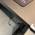 1548334-3 Kontorsarbetsplats med 2 st monitorer, elektriskt skrivbord m.m.