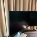 1548334-7 Kontorsarbetsplats med 2 st monitorer, elektriskt skrivbord m.m.