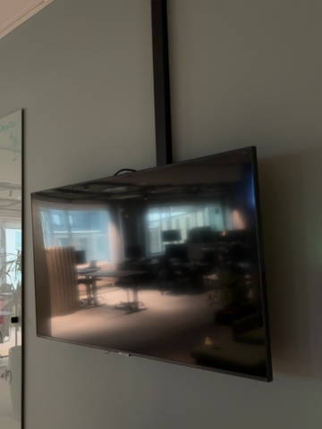 1548337-3 Smart-TV 43” med väggfäste - Samsung