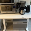 1545120-1 Husgeråd - Mikrovågsugnar, kaffebryggare, tallrikar, m.m.