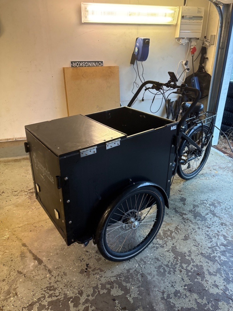 1588762-1 Elektrisk lastcykel med lastbox - Cargobike Delight Box