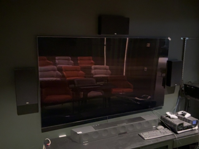 1548339-6 Smart-TV 85” Samsung - med specialbyggd mediamöbel