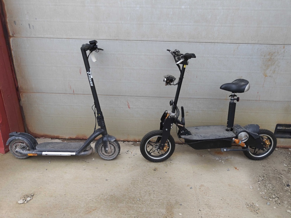 1581785-1 Electric scooters 2 pcs (repair object)