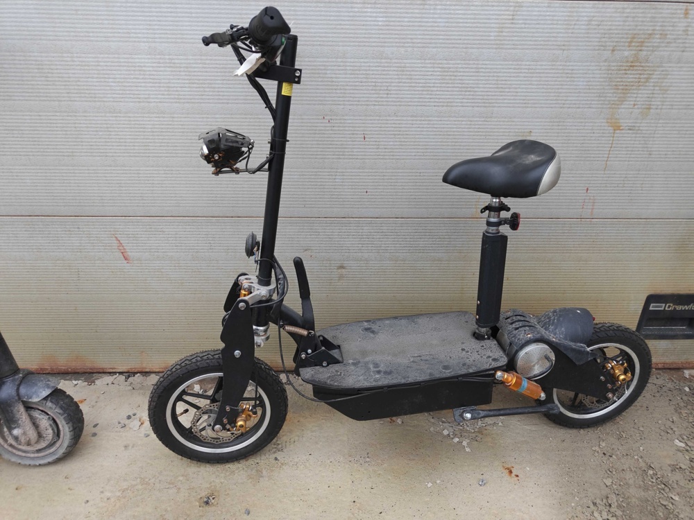 1581785-2 Electric scooters 2 pcs (repair object)