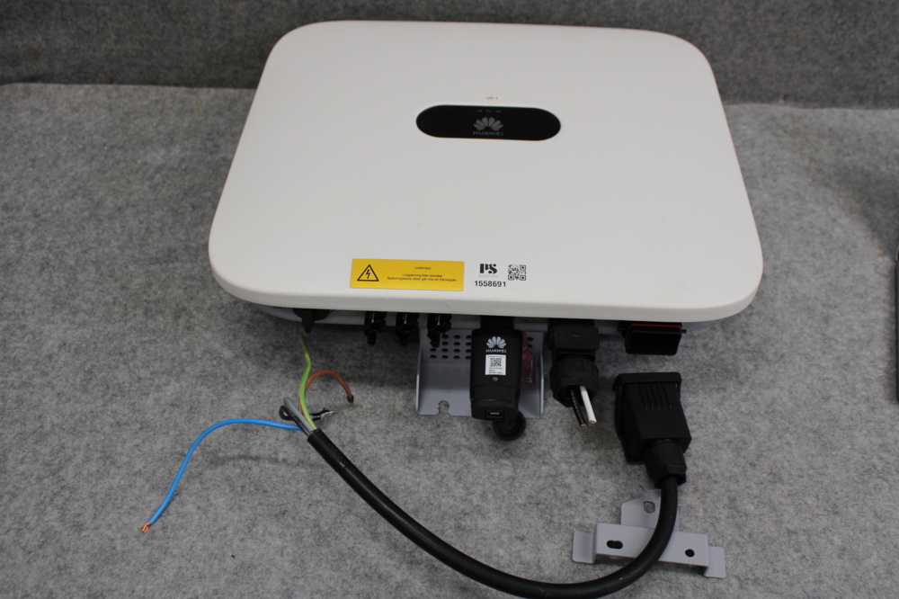 1558691-2 Hybrid inverter Huawei SUN-10KTL-M1
