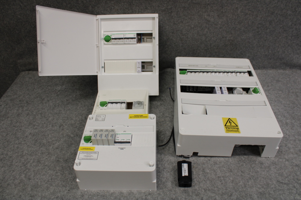 1558694-2 Electrical cabinets 4 pcs with fuses, smart meters etc.