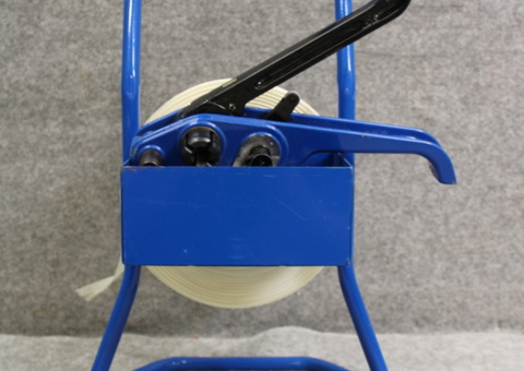 Pallet strapping with plastic straps