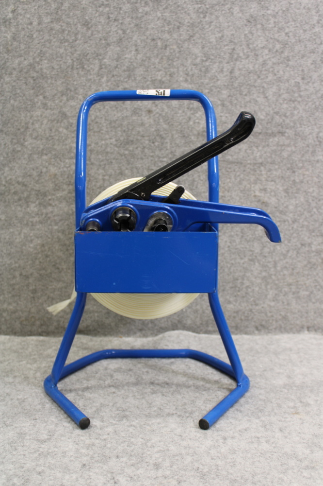 1558697-2 Pallet strapping with plastic straps