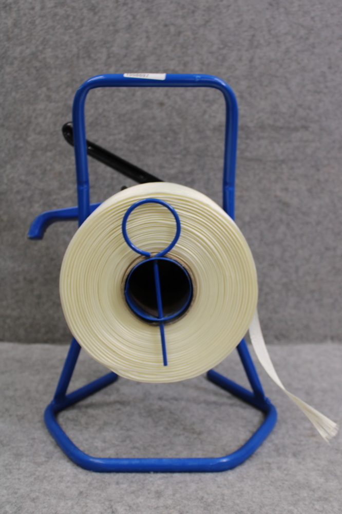 1558697-3 Pallet strapping with plastic straps