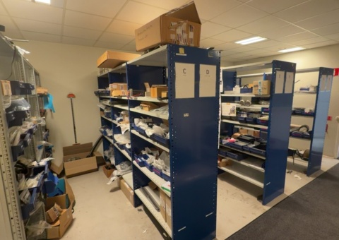 Hyllsektioner 4 st med innehåll
