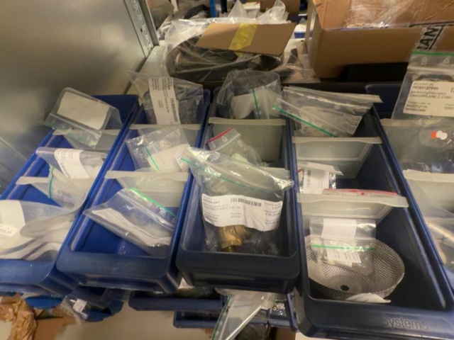 1575095-8 Larger batch of spare parts for commercial kitchens - 4 shelf sections