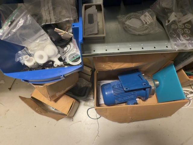 1575095-20 Larger batch of spare parts for commercial kitchens - 4 shelf sections