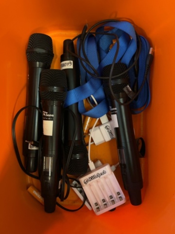 1458577-16 Komplett karaokeanläggning med ljud, ljus, scen och TV