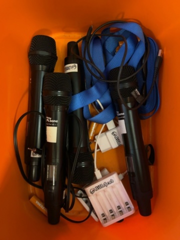 1458577-17 Komplett karaokeanläggning med ljud, ljus, scen och TV