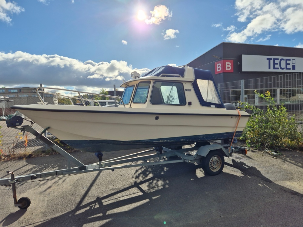 1566807-2 Hyttbåt Uttern 5000MC 50HK Yamaha 4T 80/kmh Trailer
