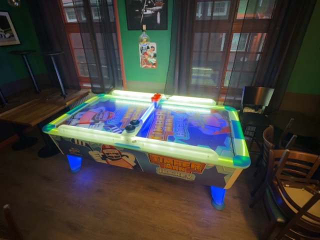 1458578-8 Airhockeybord – Magic Play Timberman Hockey – LED-belysning