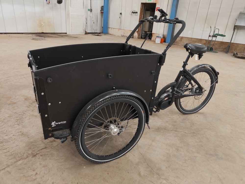 1581786-2 Electric bicycle box bicycle Cargobike