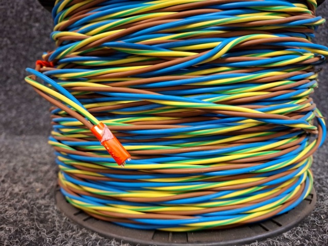 1604857-2 Tvinnad installationskabel FQ 3G1,5 150m