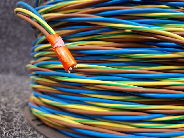 1604857-3 Tvinnad installationskabel FQ 3G1,5 150m