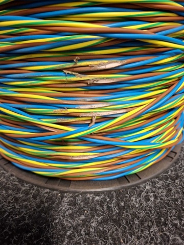 1604857-6 Tvinnad installationskabel FQ 3G1,5 150m