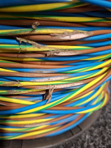 1604857-7 Tvinnad installationskabel FQ 3G1,5 150m