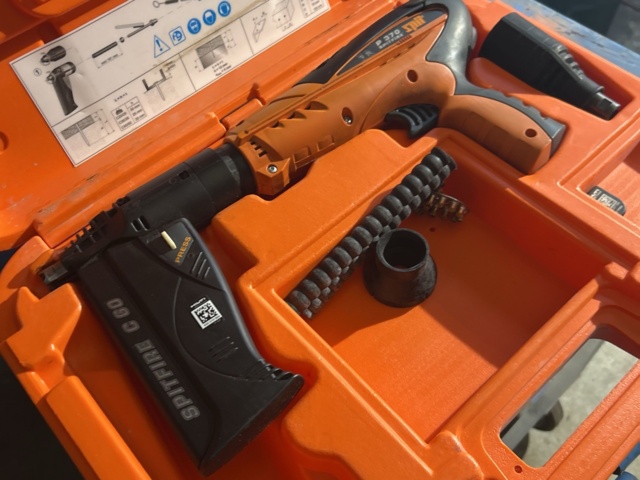 1545138-2 Bultpistol med tillbehör - Spit P370 Spitfire C60
