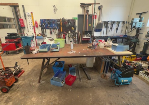 Welding table with vise and Ridgid anvil