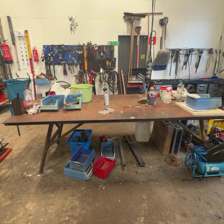 1594852-1 Welding table with vise and Ridgid anvil