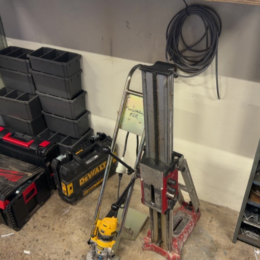 1594855-1 Tools and stands - DeWalt, Hilti