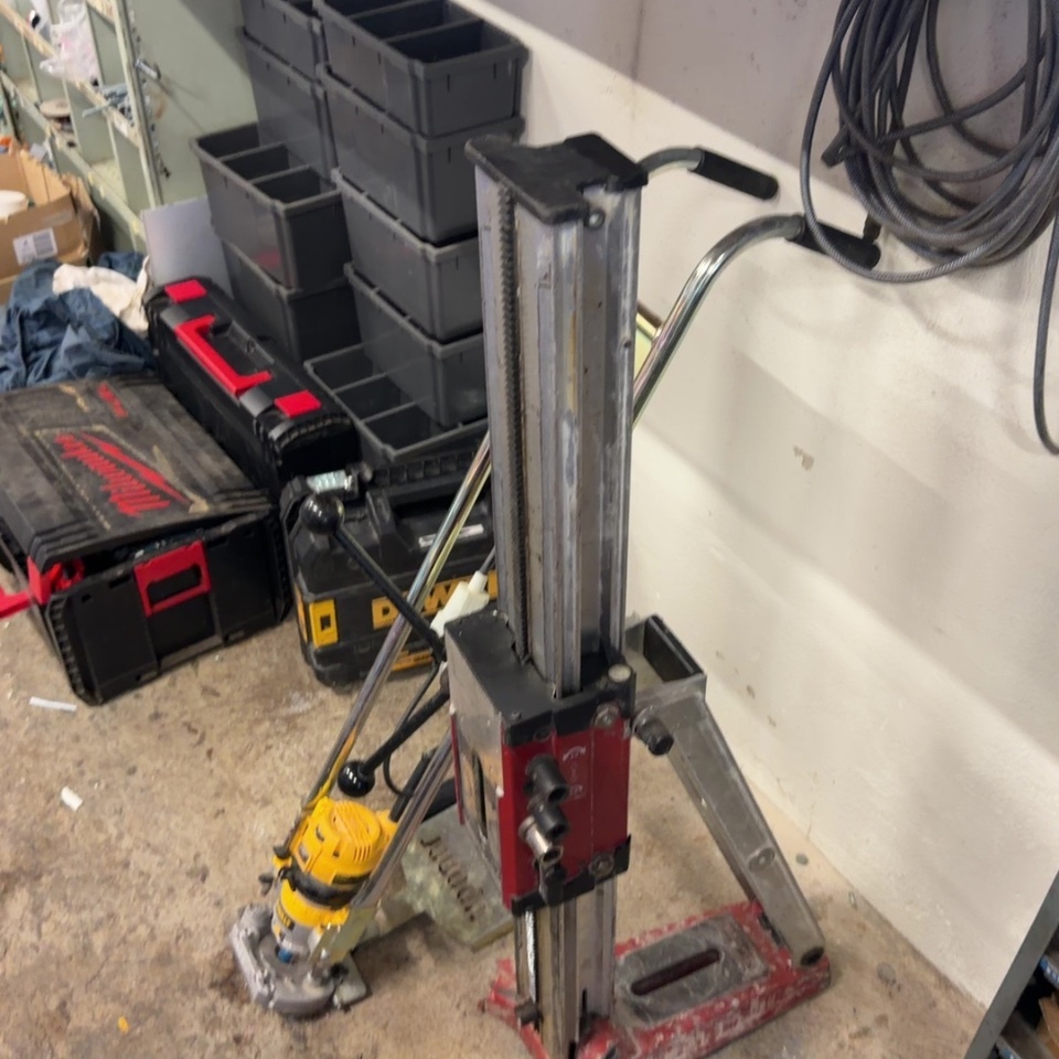 1594855-2 Tools and stands - DeWalt, Hilti