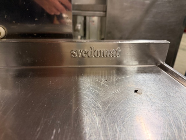1566729-4 Köksbänk med diskho och blandare
