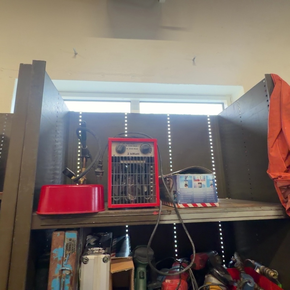 1594857-2 Plåthyllor med innehåll 2 sektioner - Milwaukee, Makita, Hilti, m.fl