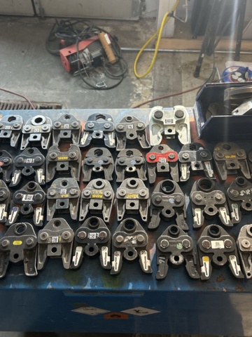 1545152-2 Pressbackar ca 26 st - Novopress, REMS, Milwaukee, m.m.