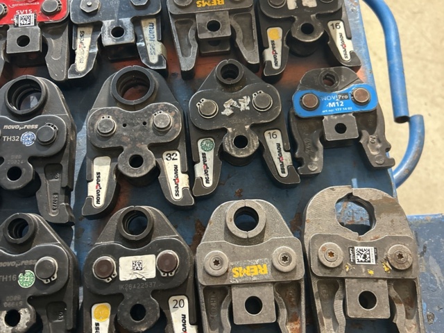 1545152-3 Pressbackar ca 26 st - Novopress, REMS, Milwaukee, m.m.