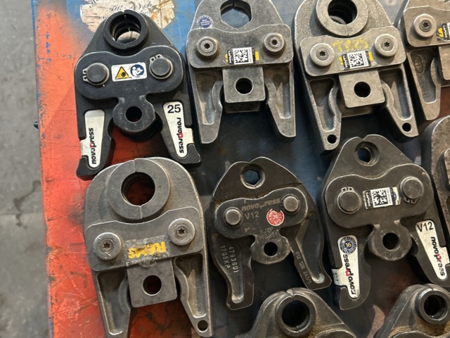 1545152-7 Pressbackar ca 26 st - Novopress, REMS, Milwaukee, m.m.